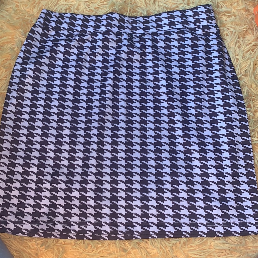Patterned pencil skirt